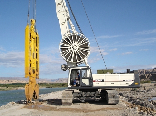 連續(xu)牆施工(gōng)-新疆庫(kù)爾勒開(kāi)都河水(shui)電站圍(wéi)堰工程(cheng)1