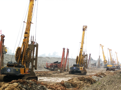 徐工(gōng)連續牆(qiang)機群樂(lè)山施工(gong)