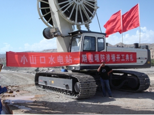 連續牆施工(gōng)-新疆庫爾勒開(kai)都河水電站圍(wéi)堰工程