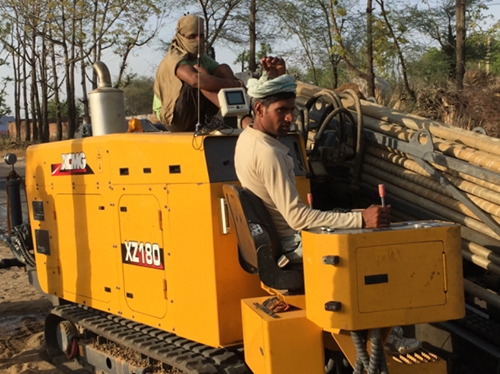 印(yìn)度黑土(tǔ)地上穿(chuan)梭的徐(xú)工金