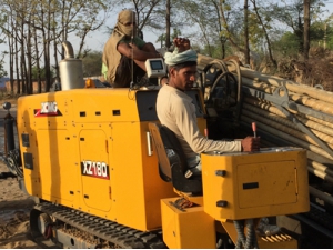 印度(dù)黑土地(dì)上穿梭(suo)的徐工(gōng)金